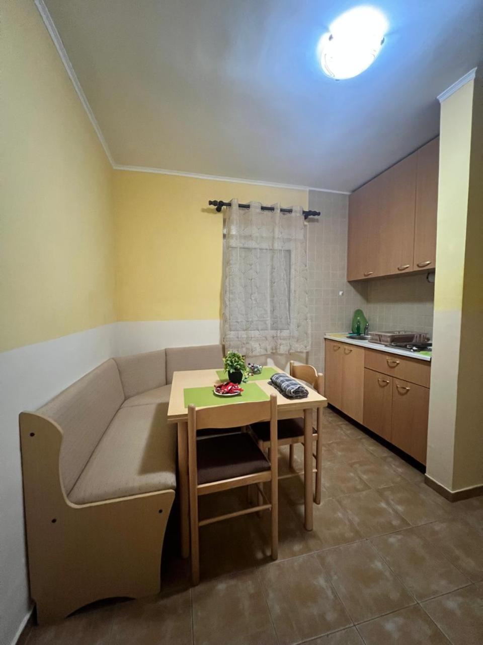 Apartments Brnjada Sutomore Bilik gambar