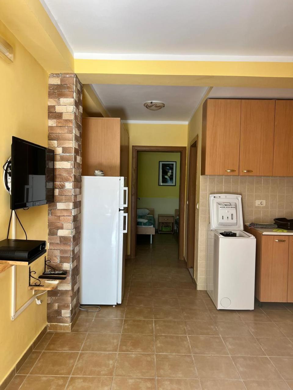 Apartments Brnjada Sutomore Bilik gambar