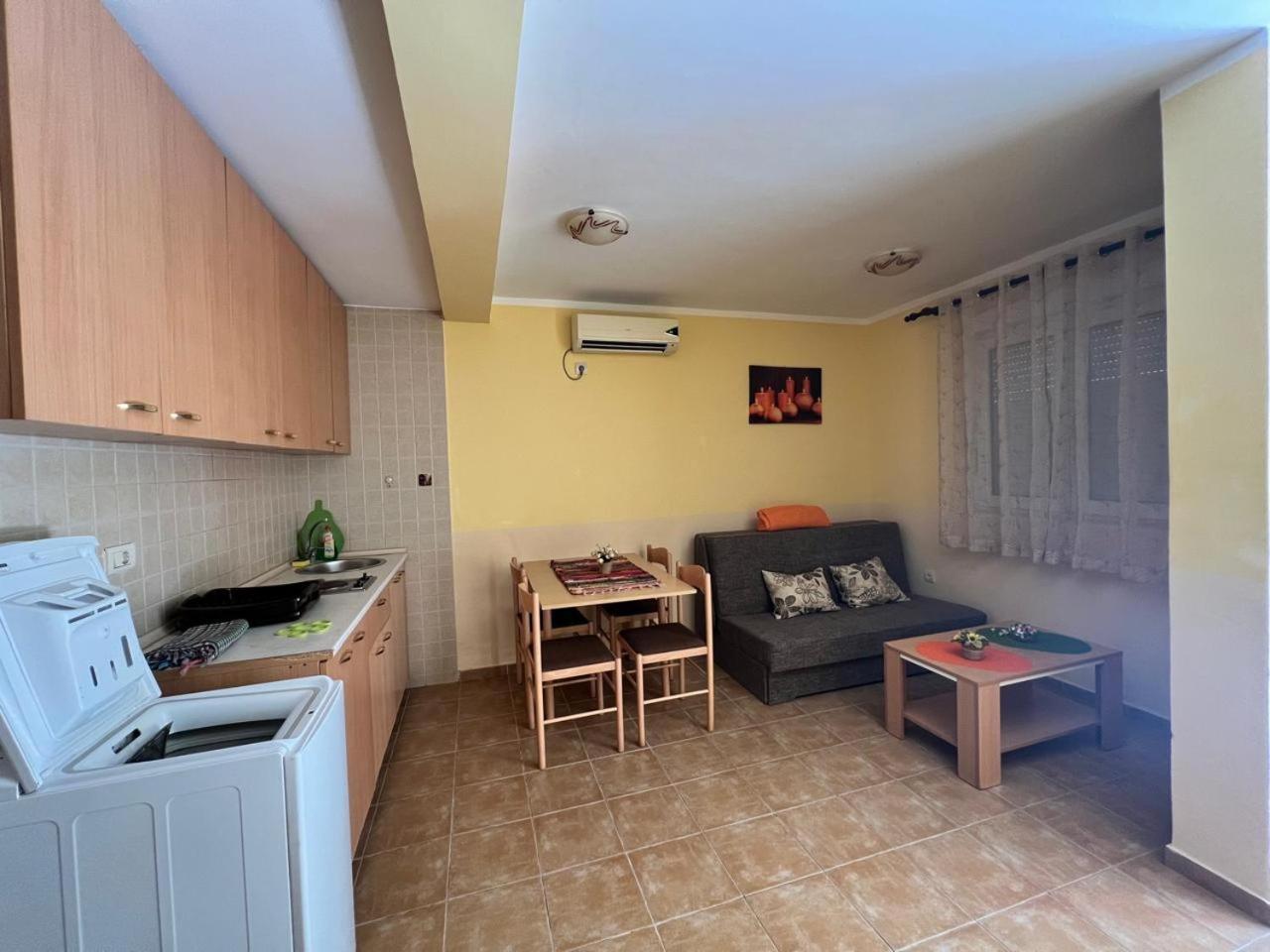 Apartments Brnjada Sutomore Bilik gambar