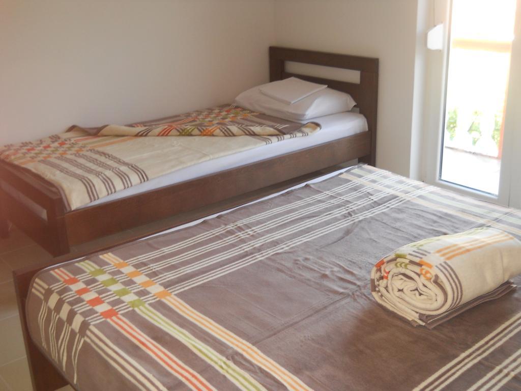 Apartments Brnjada Sutomore Bilik gambar