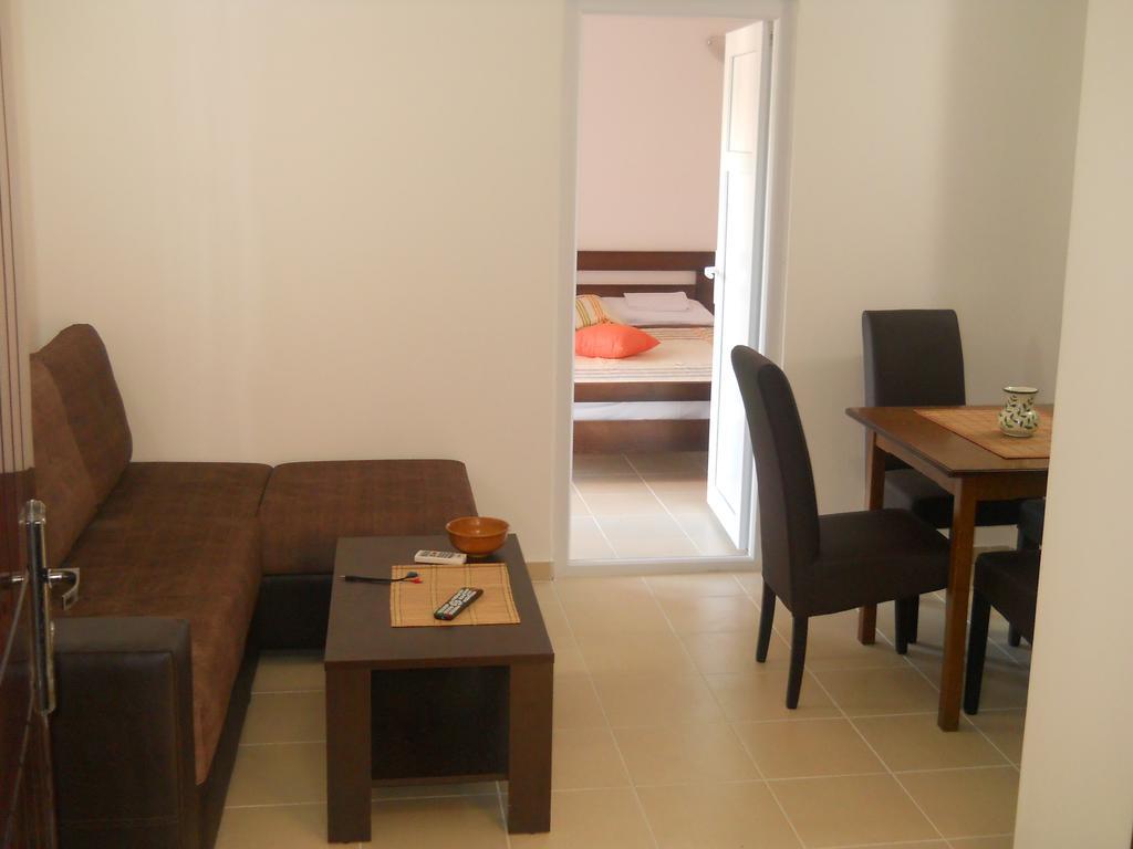 Apartments Brnjada Sutomore Bilik gambar