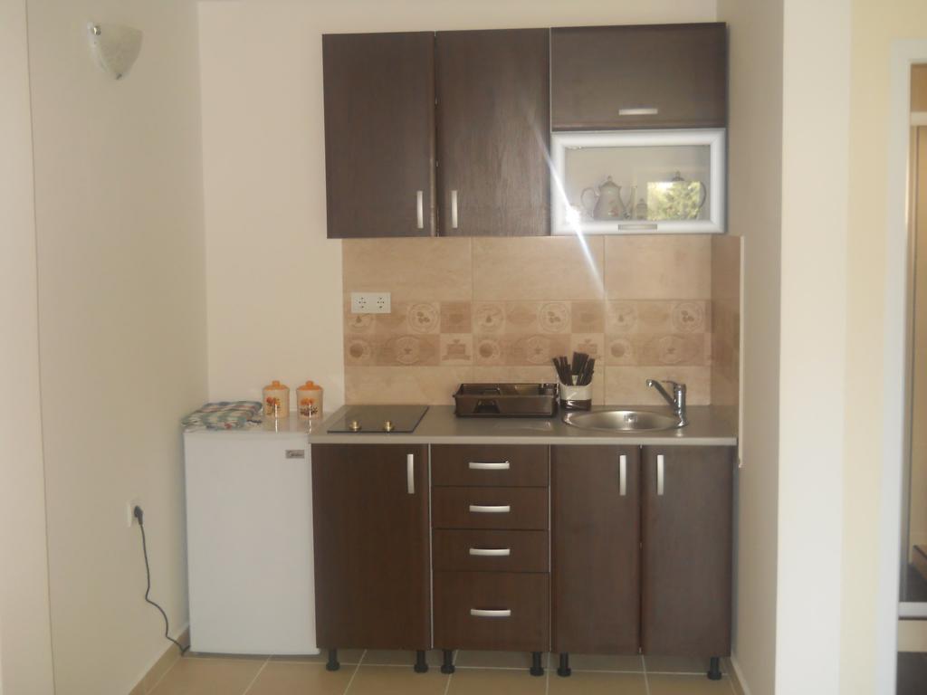 Apartments Brnjada Sutomore Bilik gambar